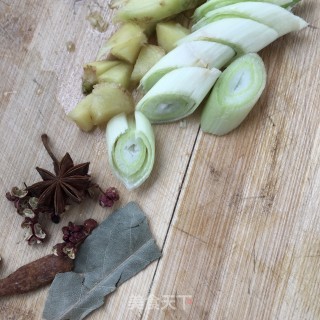 “荤菜”姬松茸烧排骨的做法步骤：6