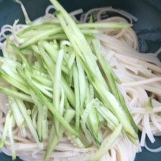 鸡丝凉面的做法步骤：25