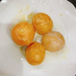 咸蛋黄花枝丸的做法步骤：1