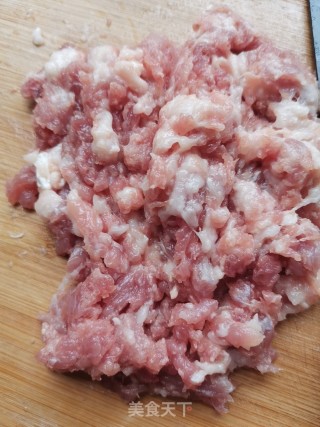 葱头肉圆的做法步骤：1