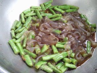 粉条烧豆角的做法步骤：5