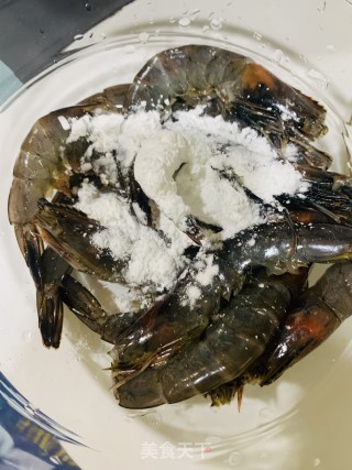 椒盐虾的做法步骤：1