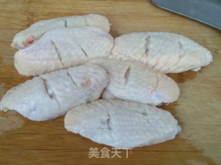 米粉蒸鸡翅中的做法步骤：1