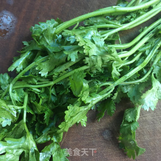 香菜拌擀面皮的做法步骤：1
