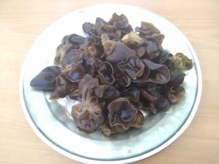家庭版鱼香鸡丝的做法步骤：1