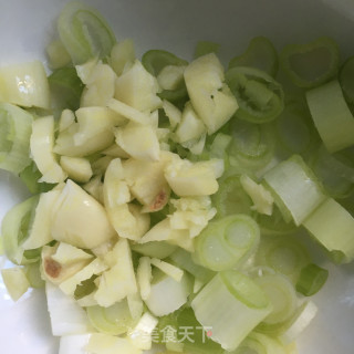豆芽炒红薯粉的做法步骤：4