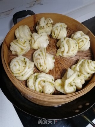 迷你香葱花卷儿的做法步骤：5