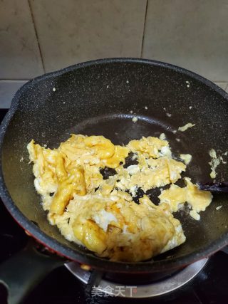 韭黄虾皮炒鸡蛋的做法步骤：6