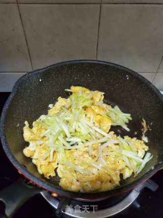 韭黄虾皮炒鸡蛋的做法步骤：7