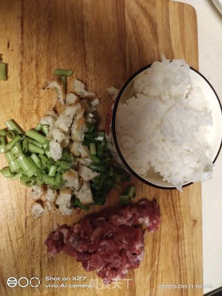 牛肉菜心炒饭的做法步骤：1