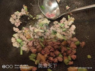 牛肉菜心炒饭的做法步骤：2