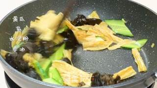 腐竹炒木耳丨鲜香可口、味美下饭的爽口家常菜！！！！的做法步骤：4