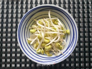 海带芽松茸豆腐清汤的做法步骤：3