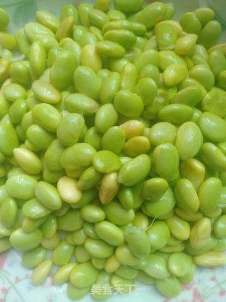嫩黄豆炒蘑菇的做法步骤：1