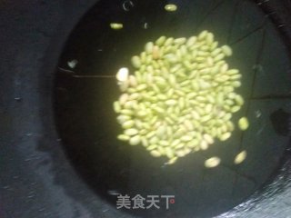 嫩黄豆炒蘑菇的做法步骤：3