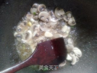 嫩黄豆炒蘑菇的做法步骤：6