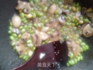 嫩黄豆炒蘑菇的做法步骤：11