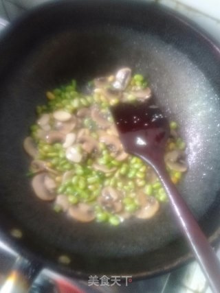 嫩黄豆炒蘑菇的做法步骤：12
