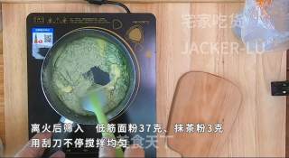 记第一次做闪电泡芙，酥脆外皮，美味奶油内陷，让人迷醉其中的美食，希望能治愈你的心灵。的做法步骤：2