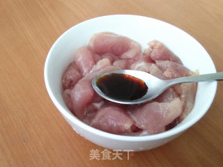 小炒里脊肉的做法步骤：2