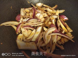 洋葱韭苔炒牛肉的做法步骤：5