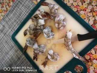 菠萝炒虾球的做法步骤：5