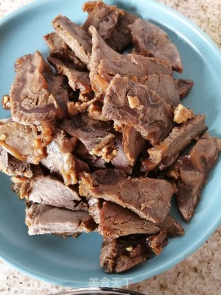 圆葱炒牛肉的做法步骤：2