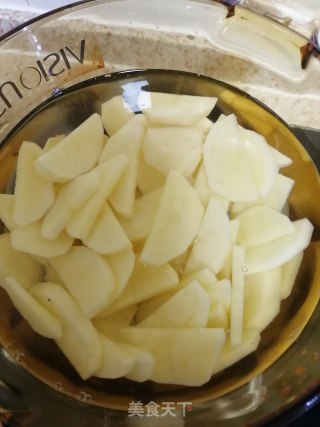 五花肉干锅土豆片的做法步骤：2