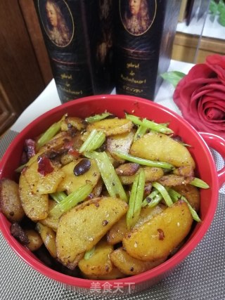 五花肉干锅土豆片的做法步骤：11