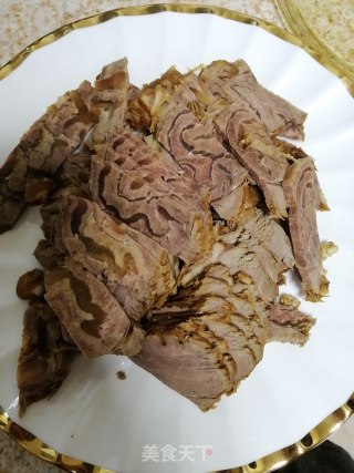 双椒炒牛肉的做法步骤：2