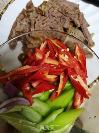 双椒炒牛肉的做法步骤：3