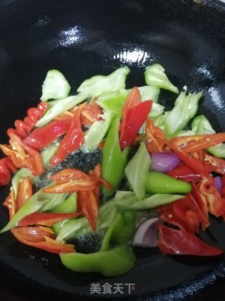 双椒炒牛肉的做法步骤：5