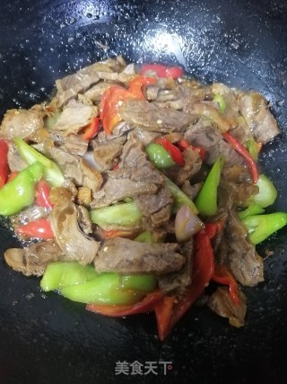 双椒炒牛肉的做法步骤：7