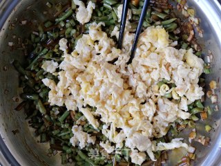 豇豆粉条鸡蛋素煎包的做法步骤：4