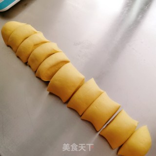 南瓜蝴蝶结馒头的做法步骤：4