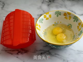美式香肠蒸蛋的做法步骤：1