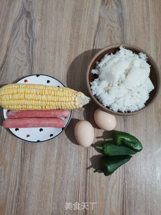 热狗玉米炒饭的做法步骤：1