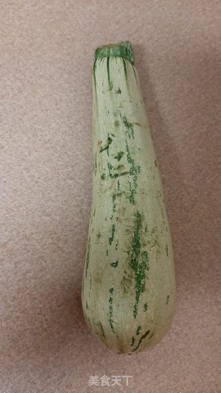 蒜蓉浇汁西葫芦的做法步骤：1