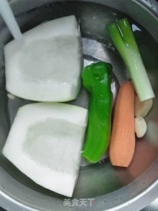 青椒胡萝卜炒冬瓜的做法步骤：3
