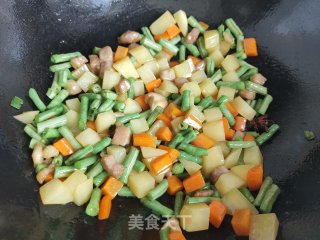 香菇肉丁时蔬卤的做法步骤：11