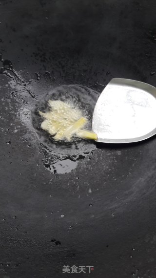 五花肉炒蒜薹的做法步骤：5