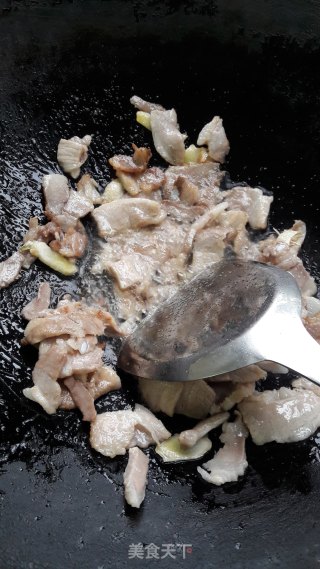 五花肉炒蒜薹的做法步骤：7
