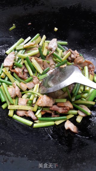 五花肉炒蒜薹的做法步骤：10