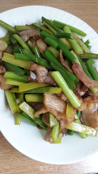 五花肉炒蒜薹的做法步骤：11