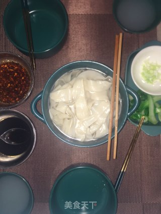 蘸汁裤带面（油泼辣子抻面）的做法步骤：4