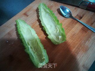 炝拌苦瓜的做法步骤：2