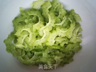 炝拌苦瓜的做法步骤：4