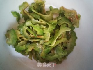 炝拌苦瓜的做法步骤：7
