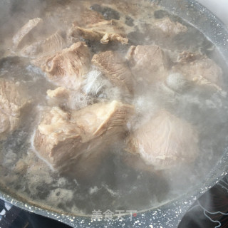 “荤菜”酸豆角卤驴肉的做法步骤：5