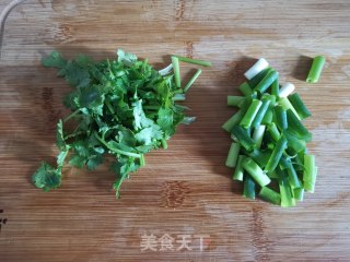 炝拌干豆腐丝的做法步骤：5